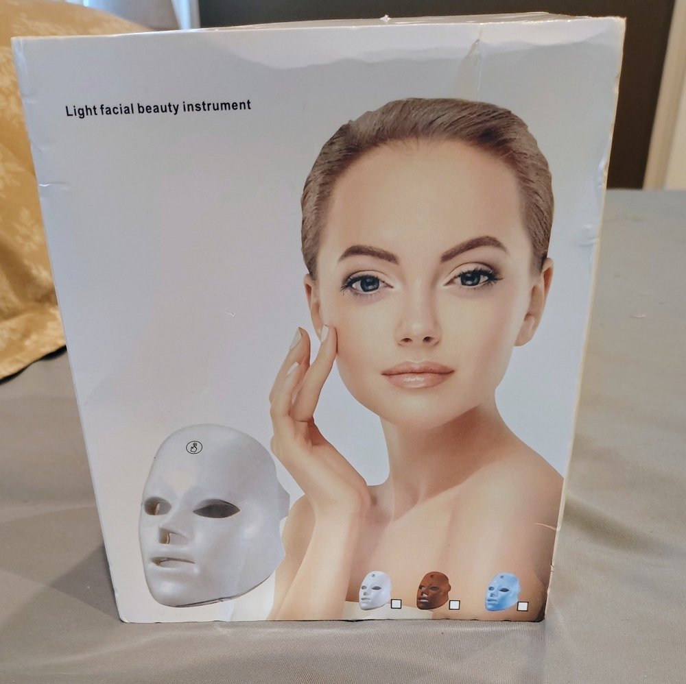 White LED Face Mask - Picture 4 of 4